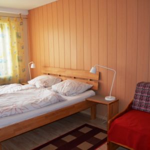 Schlafzimmer 1 mit Doppelbett 2x2m - auch einfach als Einzelbetten ohne Zwischenraum zu schieben